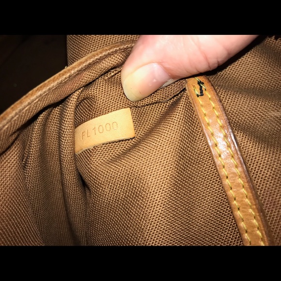 Authentic Louis Vuitton Alma - Picture 4 of 14